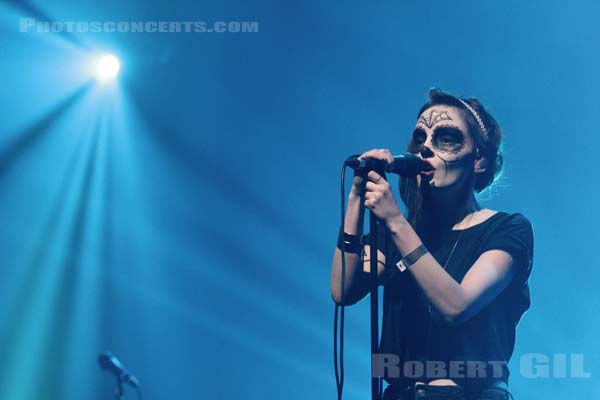 CHVRCHES - 2014-10-31 - PARIS - Grande Halle de La Villette - Lauren Eve Mayberry